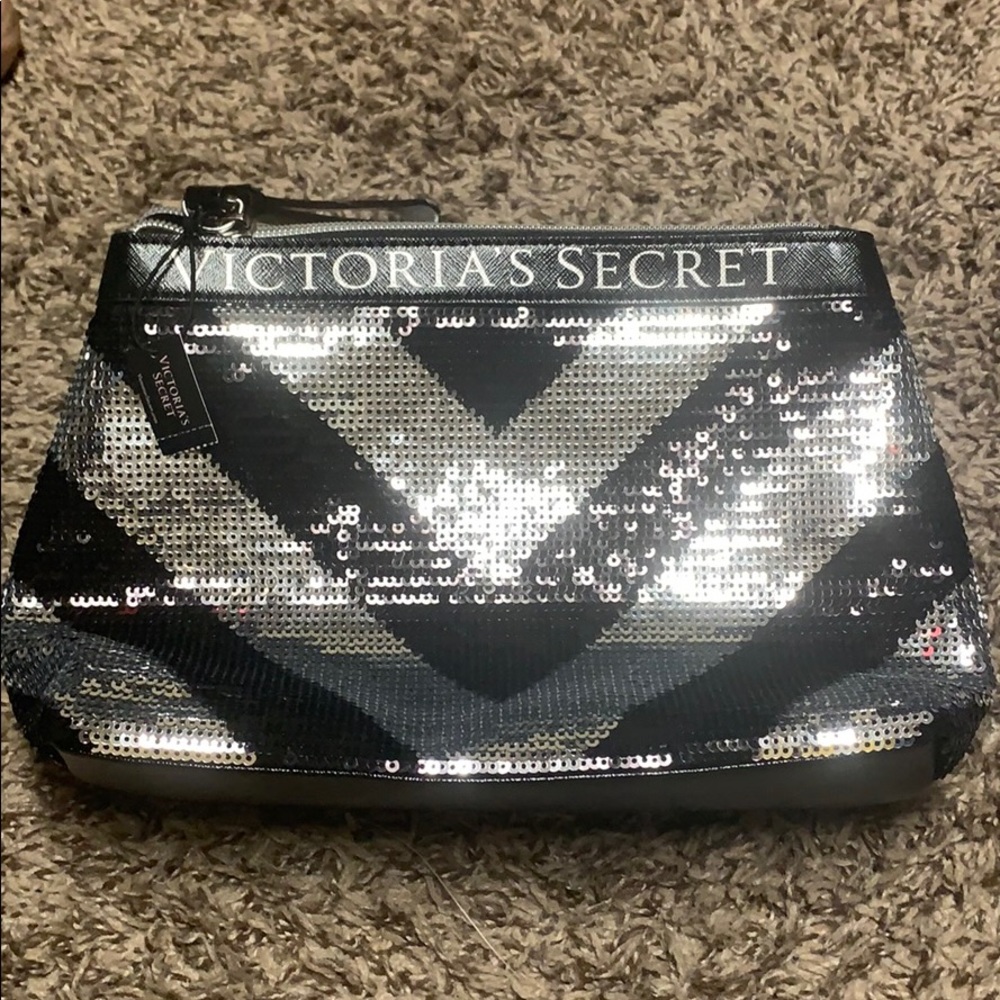 Cosmetic bag